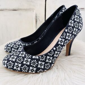 Kelly & Katie Coderno Navy Blue/ White Floral Embroidered Elegant Pump Heels 8.5